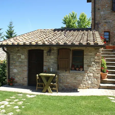 With Pool And Beautiful Garden Сasa de vacaciones